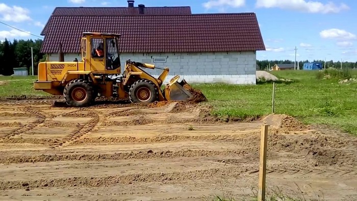 Что следует сделать на участке в первую очередь перед началом строительства дома?