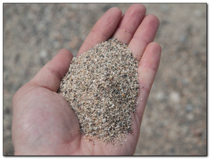 Использование речного песка для строительства и в быту